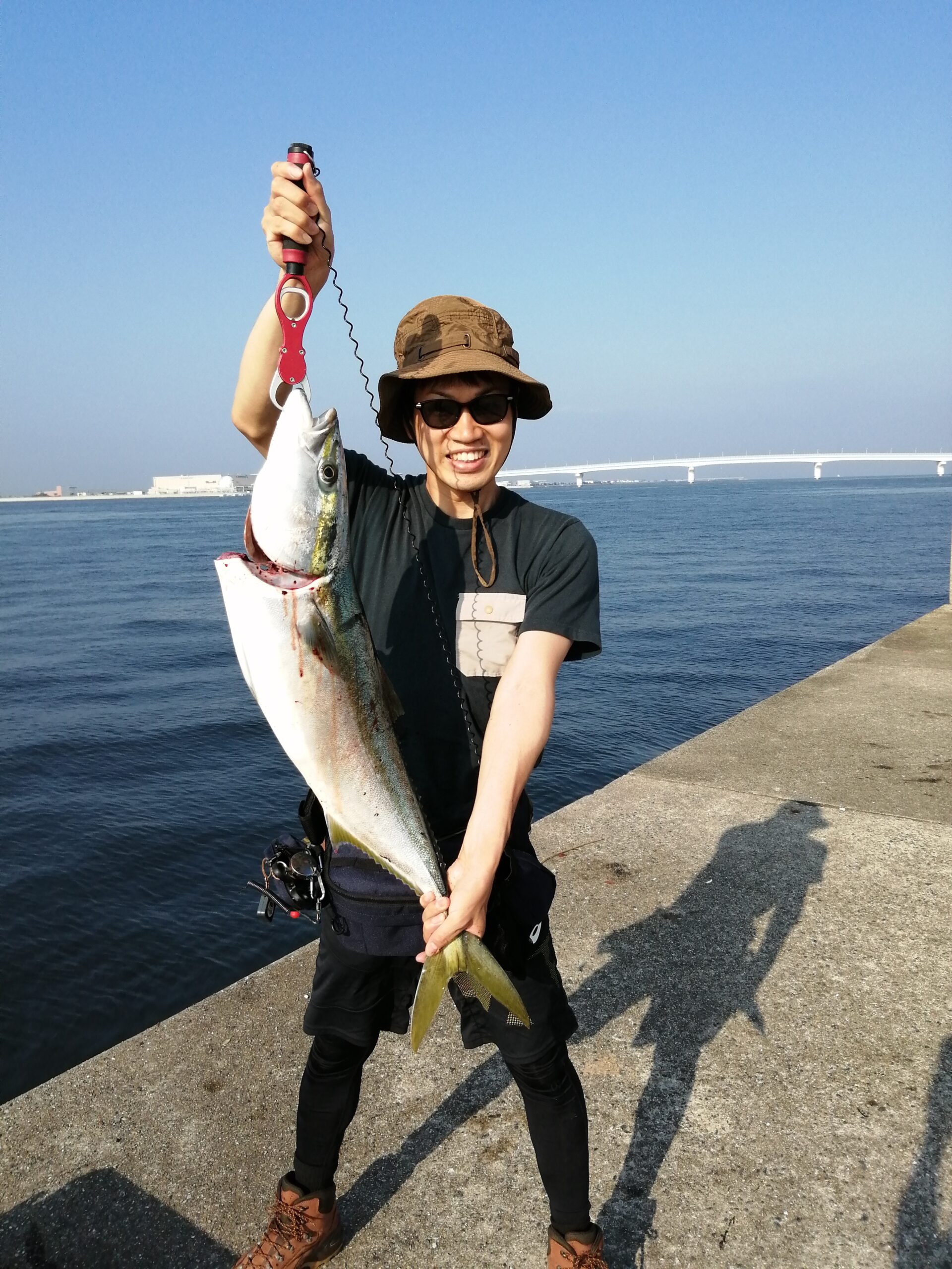 ブリ釣り 神戸ポーアイ沖堤防でブリ85cmをget 21年6月 サイドfireするkjブログ